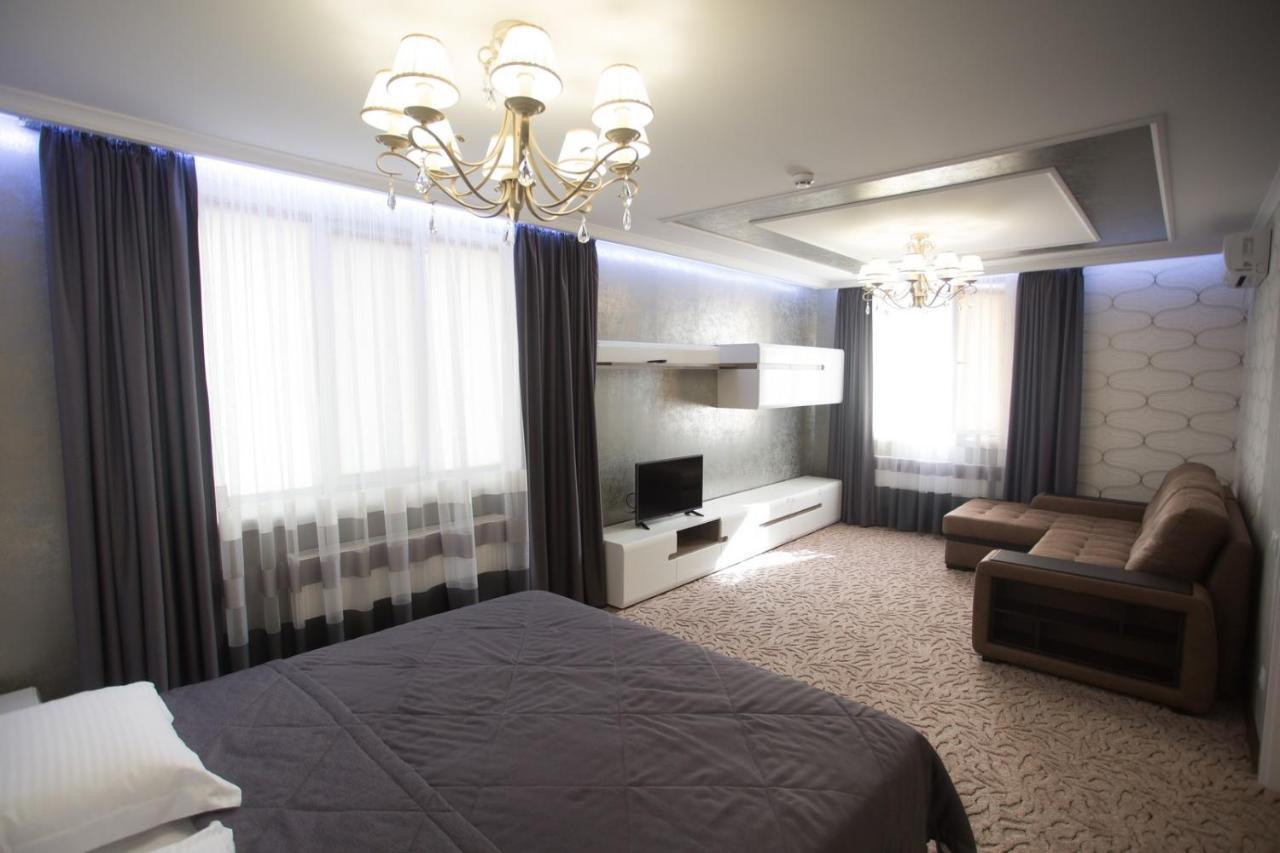Hotel Port Royal à Tulchyn Extérieur photo