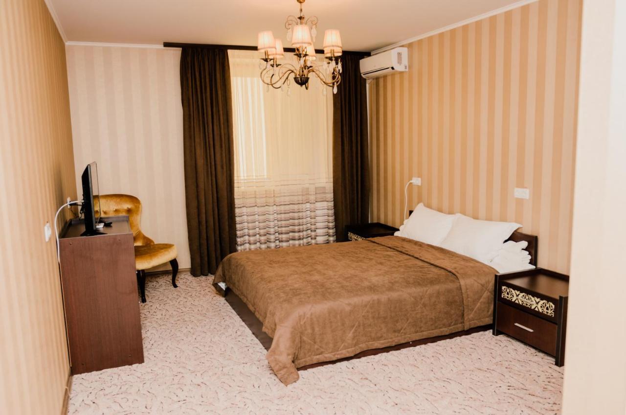 Hotel Port Royal à Tulchyn Extérieur photo