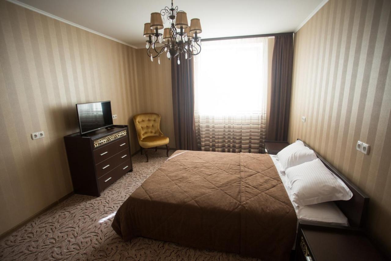 Hotel Port Royal à Tulchyn Extérieur photo