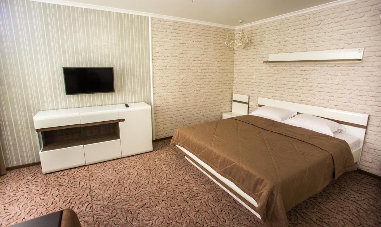 Hotel Port Royal à Tulchyn Extérieur photo